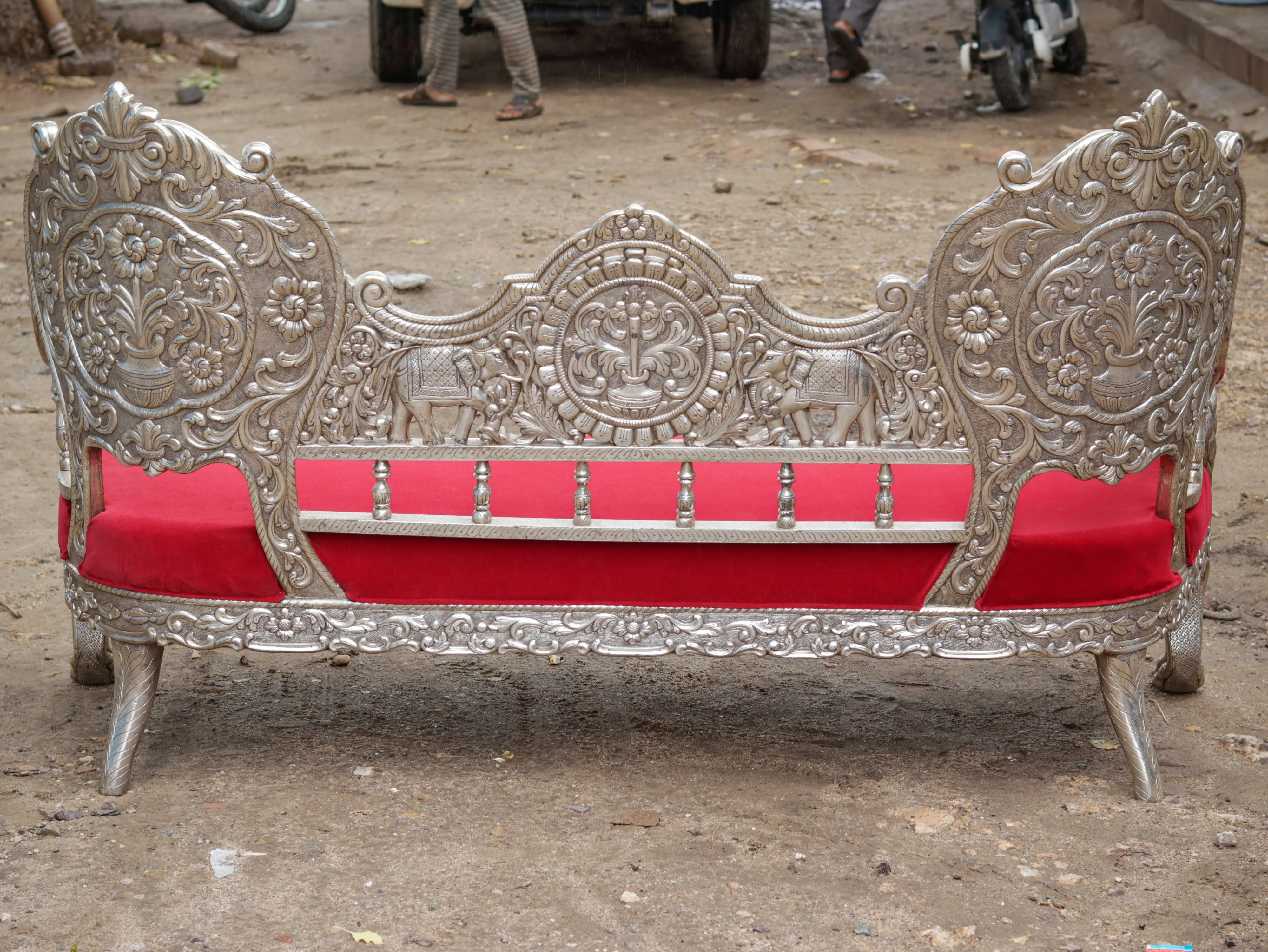 White Metal Fitted Royal Sofa Set